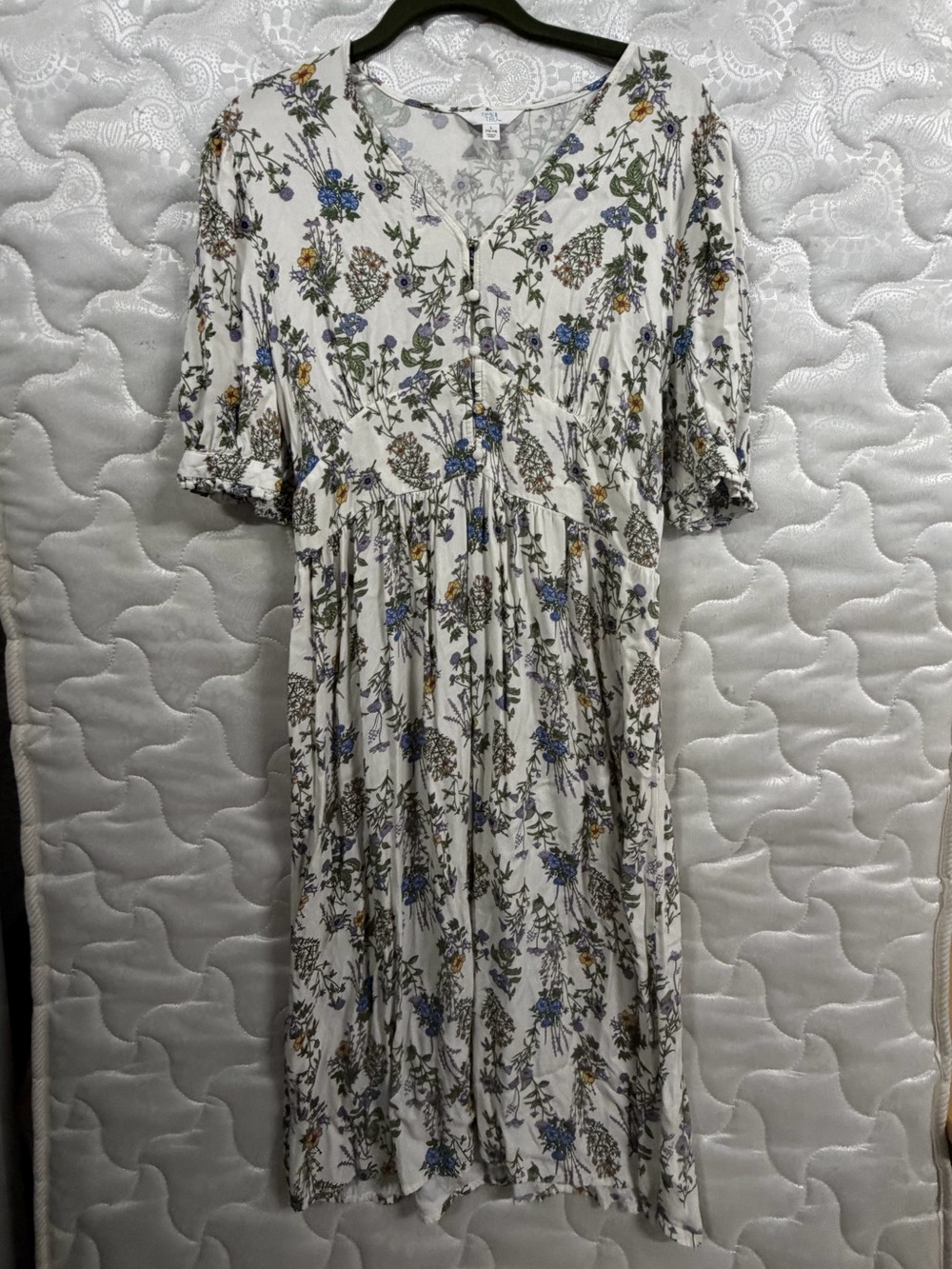 Time & Tru Large White/Multicolor Floral Midi Dress